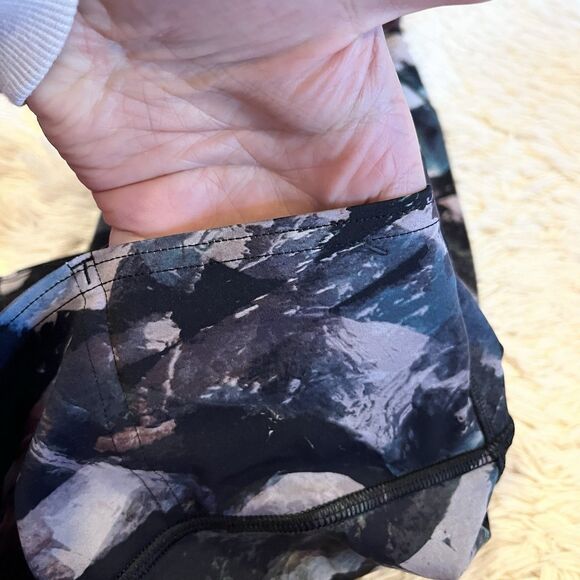 Lululemon Size 8 Fast Free Tight II 25" Non-Reflective Glacier Camo Starlight - Picture 14 of 14